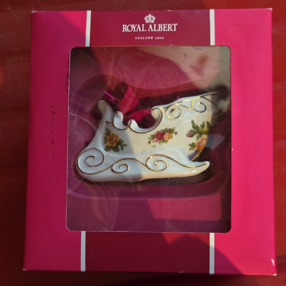 Royal Albert Holiday Sleigh Ornament 'Old Country Roses' (Old New Stock)